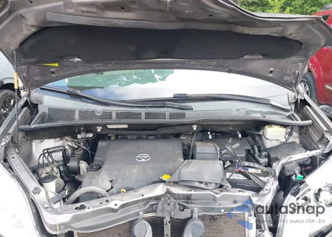 2015 Toyota Sienna Le z USA, uszkodzony, nr VIN 5TDKK3DC8FS632906